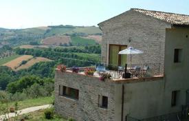 Organic farm with a mini-hotel and a swimming pool, Penne, Italy for 650,000 €