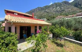 Spacious well-kept villa with a garden and a parking in Kalamata, Peloponnese, Greece for 400,000 €