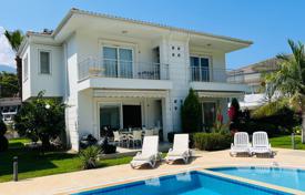 Spacious apartment in a nice complex Konyaalti Antalya for $380,000