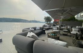 Bosphorus-front house in Istanbul, on a plot of land of 1000 m², with an elevator and separate guest house, heated pool, big parking lot for 64,366,000 €