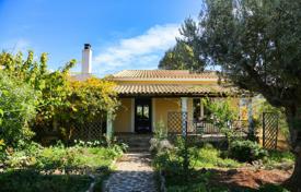 Magnificent villa with a swimming pool, a garden, a parking and a barbecue area in Corinth, Peloponnese, Greece for 250,000 €